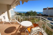 Vacation rentals with sea views in Miami Platja