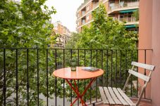 Apartment in Barcelona - CASANOVA ELEGANCE, with balcony and 4 bedrooms