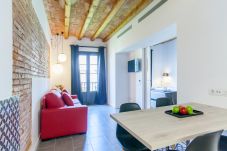 Apartment in Barcelona - DELUXE, central, city views, balcony