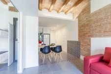 Apartment in Barcelona - DELUXE, central, city views, balcony