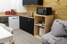 Apartment in Genos - hoomy10383