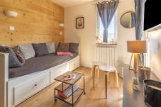 Apartment in Genos - hoomy10463