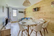 Apartment in Genos - hoomy10538