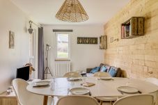 Apartment in Genos - hoomy10538