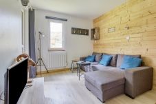 Apartment in Genos - hoomy10538