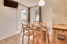 Apartment in Genos - hoomy10595