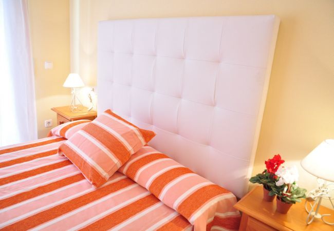 House in Cambrils - Tarongers 44 G Main bedroom of the terraced house Tarongers