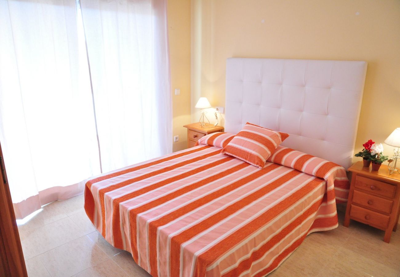 Bedroom double bed in semi-detached house Tarongers Bedroom with double bed in holiday accommodation in Cambrils