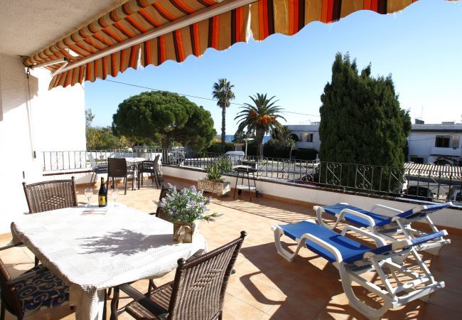 house Becker with sea view in Miami playa in Spain