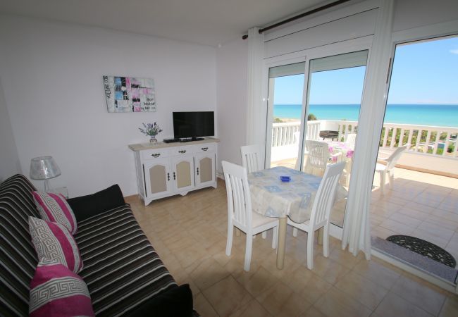 living room sea view apartment holidays miami platja living room sea view apartment holidays miami platja