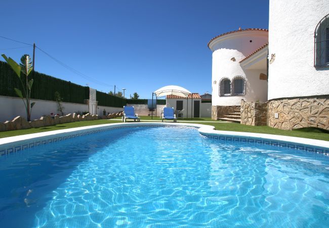 Modern holiday home with private pool in Miami Platja Modern holiday home with private pool in Miami Platja
