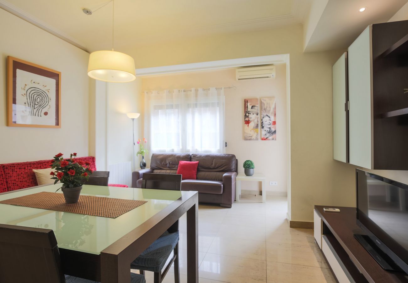 living-room-balcony-bright-sant-antoni-eixample-barcelona Large and bright apartment in the Sant Antoni neighborhood, Barcelona