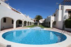 Casa blanca con piscinas en miami playa