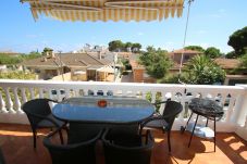 terraza apartamento cerca del puerto de cambrils