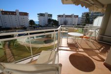 Alquiler vacacional con vistas al mar y piscina en la Costa Dorada