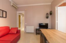 salon moderno del apartamento plaza españa en barcelona para vacaciones