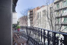 Apartamento en Barcelona - VILADOMAT, large 4bed/2bath with balcony