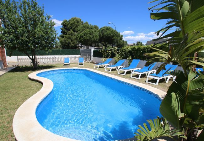 piscina comunitaria casa rosales en cambrils