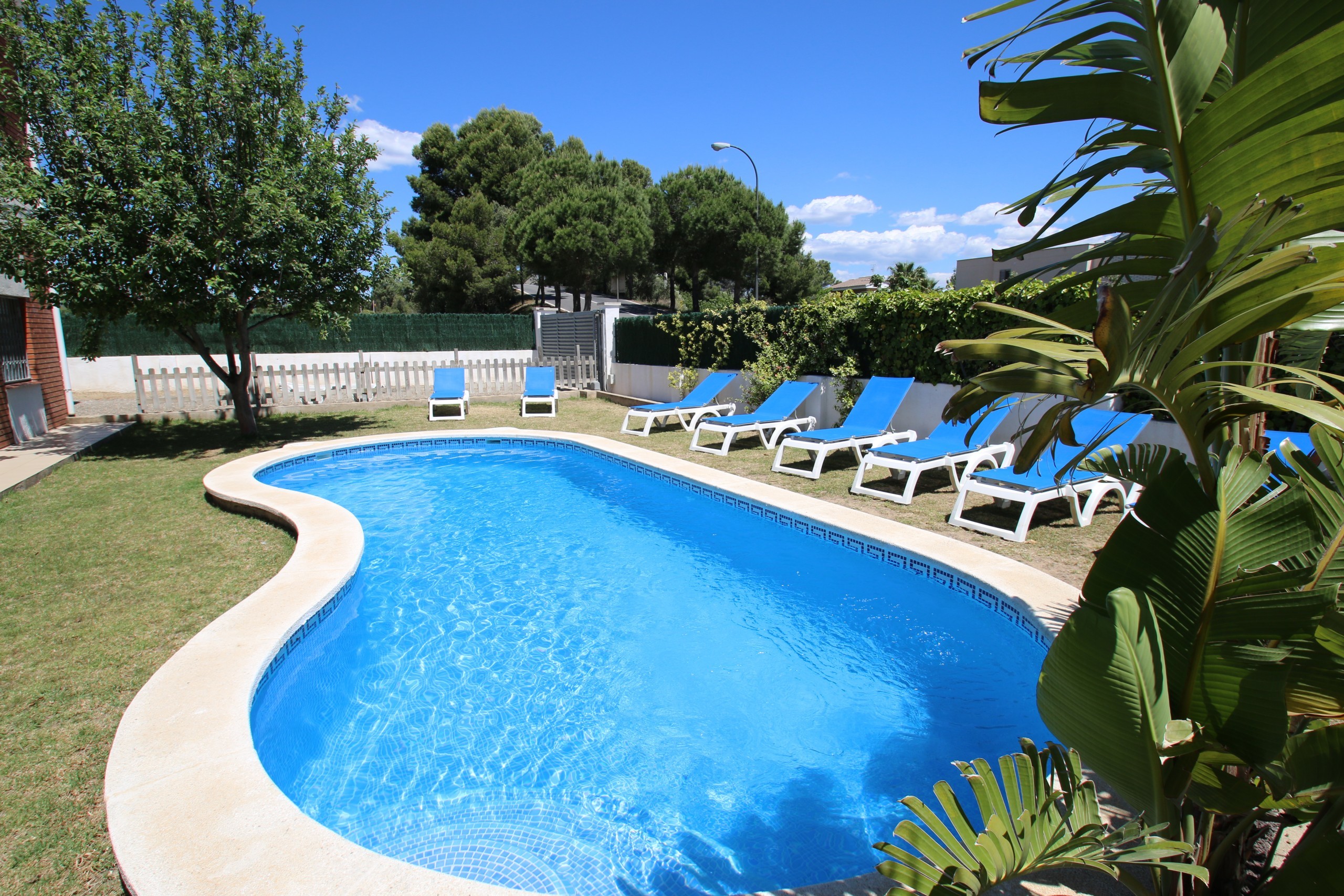 casa rosales con piscina en cambrils alquiler