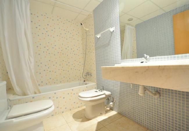 bain complète de l'appartement de vacances de à Cambrils Salle de bains appartement Sol Millet